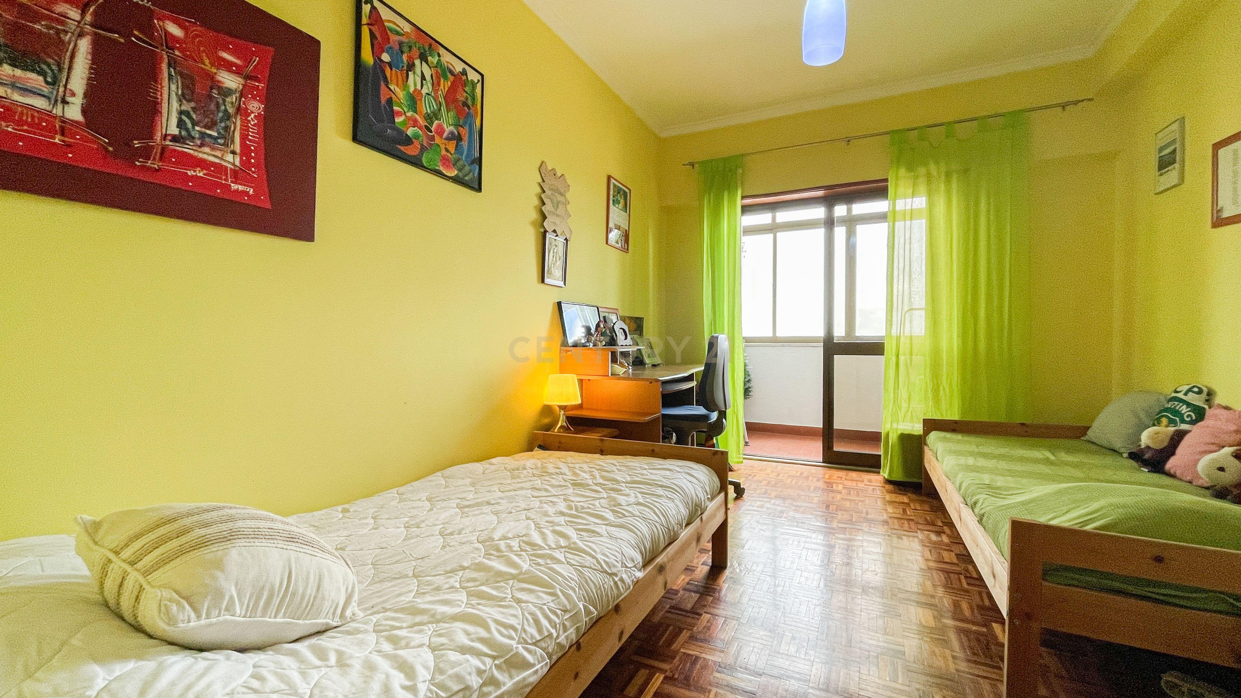 Apartamento T3 - Casal do Chapim - Odivelas - Garagem - Arrecadação - Image 16
